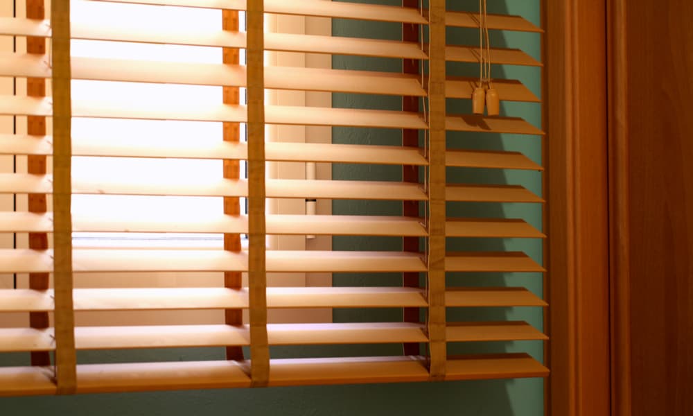 How-to-Repair-Blinds-Made-From-WoodSynthetic-Wood-Blinds