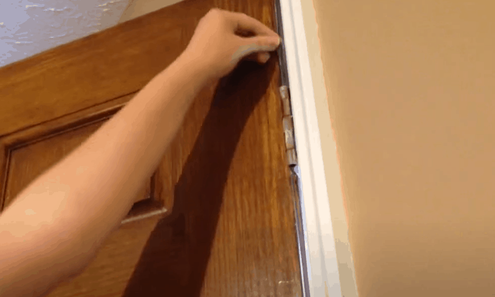 Install-the-door-back-up