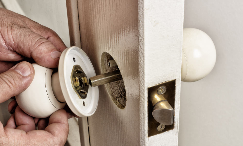 Remove the old doorknob